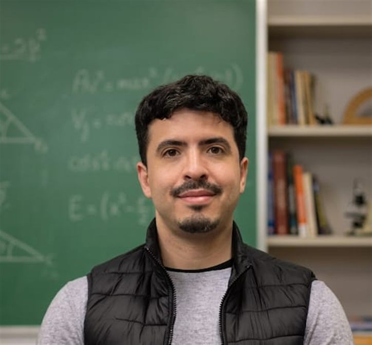 Maximiliano Bareiro, abogado previsional y docente
